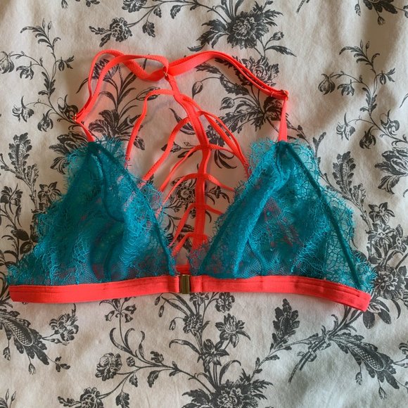 Victoria's Secret Bright Blue Bra Size XS - Picture 1 of 2